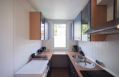 Ahrensburg Apartment | Monteurwohnung mit Terrasse für 7 Personen – WLAN, TV, Küche – Ahrensburg Nähe Hamburg - OD06c