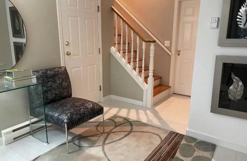 Saanich Apartment | Monthly Furnished Bright Beautiful 3bedroom Suite