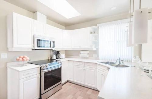 Saanich Apartment | Monthly Furnished Bright Beautiful 3bedroom Suite