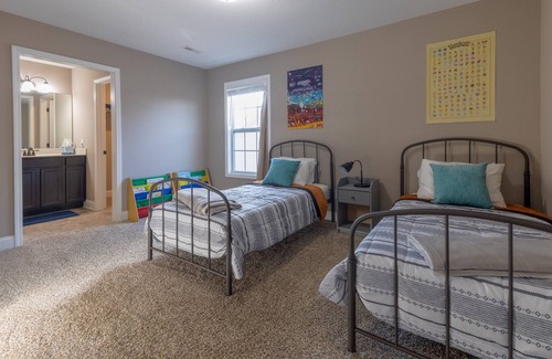 Kingston House | Monthly Pet Friendly 4 Bedroom Family Home