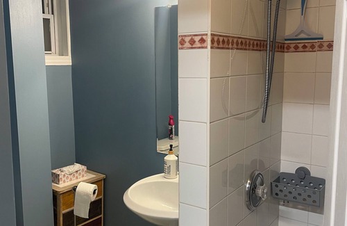 Centretown West Apartment | Monthly rental - 1-BDR apt, ALL included (hot water, hydro and heating).