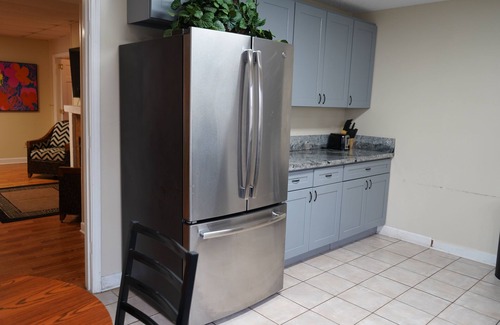 Memphis House | Monthly Stays- 9BR/3.5 BA Memphis Steps from Beale St & Midtown!