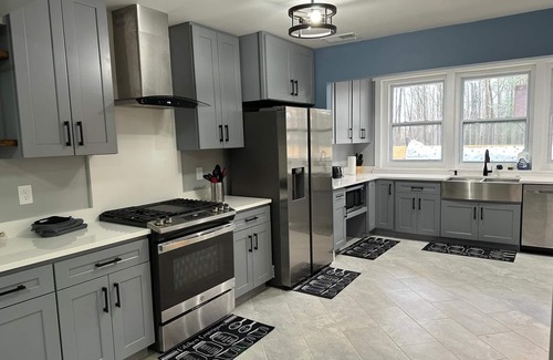 Memphis House | MONTHLY STAYS -Massive 13 BR Private Pool, Hot Tub, Casita- Abundant Parking