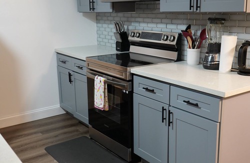 Ellendale House | MONTHLY STAYS-Roomy 6BR Home in Memphis - Close to Everything