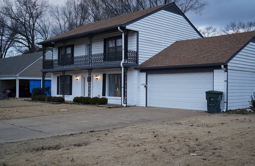 Ellendale House | MONTHLY STAYS-Roomy 6BR Home in Memphis - Close to Everything