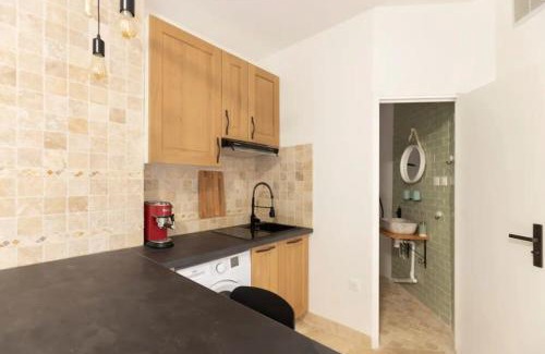 Quartier de Rochechouart Apartment | Montholon1 Charming Apt LaFayette and Opera