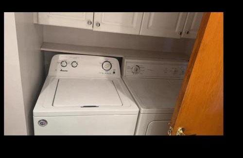 LaSalle Apartment | Montreal One-Bedroom Apartment Number1 with shared-bathroom and shared kitchen