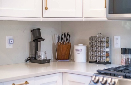 Belmont House | Montrose Manor- In the heart of Belmont!