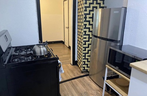 Montrose Apartment | Montrose/Midtown★King Bed ★FastWiFi★ Mins to Downtown & Medical Ctr