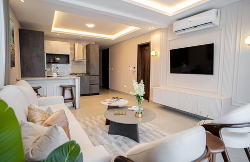 Santiago Province Condo | Monumental Suite: Elegant Modern Apt, Stunning City Views & Rooftop Pool.