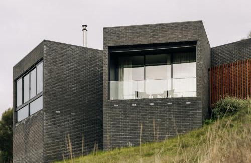 Richmond House | Moody Luxury Home in the Wine Region