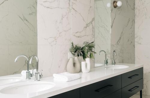 Richmond House | Moody Luxury Home in the Wine Region