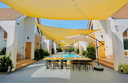 Noen Phra House | Moon in 9 haus Cafe & Villas