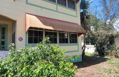 Crescent Lake Apartment | Moon Lakeview Apt at Crescent Lk