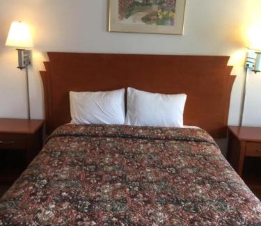 Meade Hotel | Moon Mist Motel