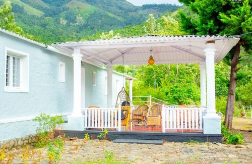 Periyur Resort | Moonlight Munnar Forest Bungalow with Private Waterfalls by VOYE HOMES