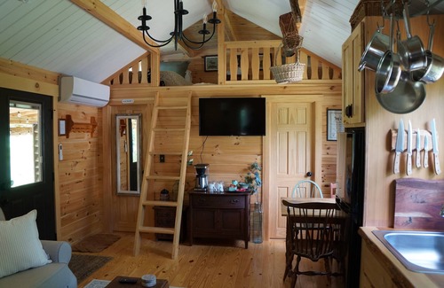 Waterbury Cabin | Moonlight Woods - Gardener's Log Cabin