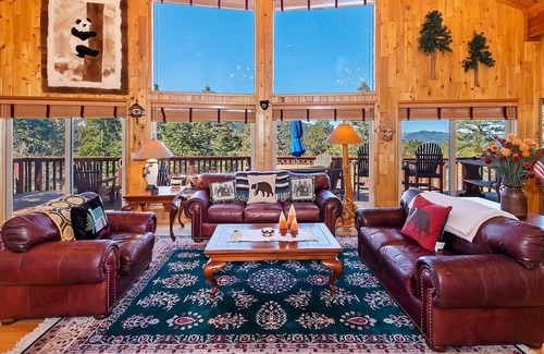 Upper Moonridge Cabin | Moonridge Manor by Destination Big Bear: Near Bear Mountain Resort! Ski Slope Views!