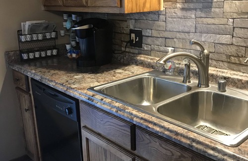 Big Bear Lake Cabin | Moonridge Retreat-Spa/BBQ/4 Season Retreat-Blocks from both mountain bike parks