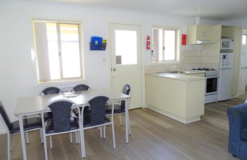 Moonta Bay House | Moonta Bay Cabins - Cabin 10