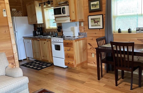 Tryon Cabin | Moore Road Cabin 2 Pet Friendly Equestrian Delight