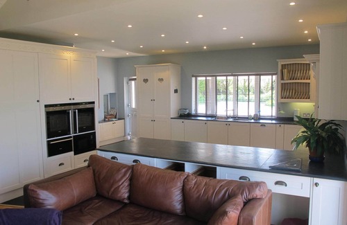 Ilfracombe House | Moorlands to Sea with Stunning Sea Views and very dog friendly in North Devon