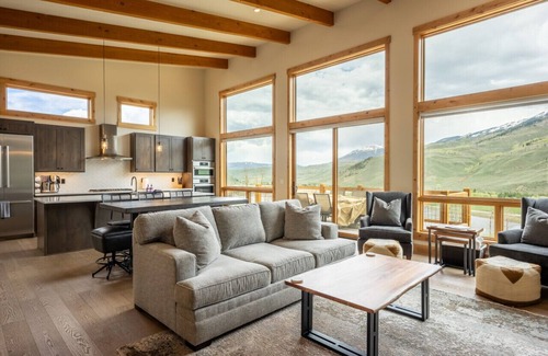 Silverthorne House | Moose Haven Hideaway- Pet Friendly Luxury Mountain Escape!