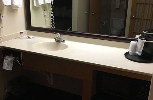 Moose Lake Hotel | Moose Lake Lodge & Suites