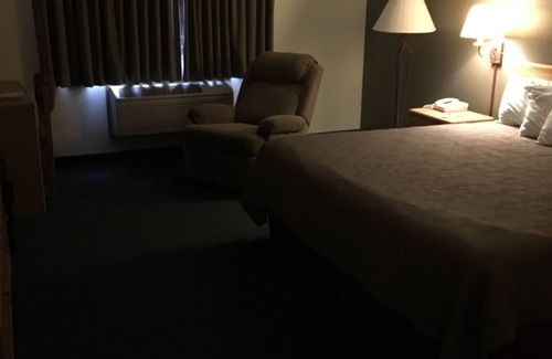 Moose Lake Hotel | Moose Lake Lodge & Suites