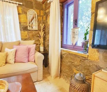 Kucukkuyu Villa | Mor Panjurlu Bohem Tasarım Ev - Kazdağları & Deniz