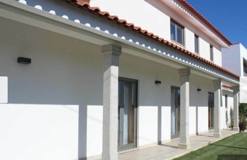 Marinhas House | Moradia dos Telhadinhos Avec Piscine a 1.5km de la Plage et 1.5 km de la Montagn