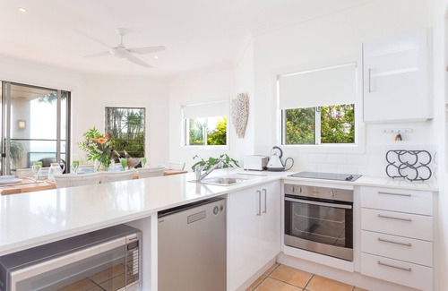 Cleveland Apartment | Moreton Bay Beach LodgeUnwind in indulge in discovery
