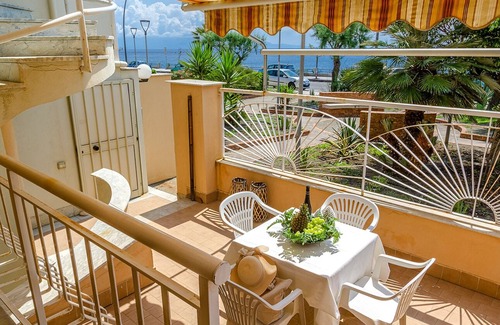 Roccalumera Apartment | Morgana House-Beachfront