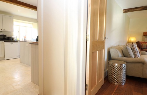 Carterton House | MORGANS FARMHOUSE, pet friendly in Bampton, Oxfordshire