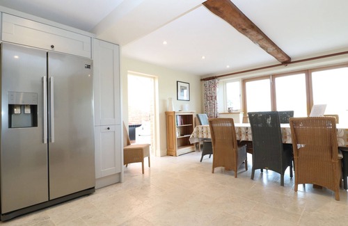 Carterton House | MORGANS FARMHOUSE, pet friendly in Bampton, Oxfordshire