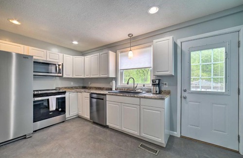 Morgantown House | Morgantown Home with Deck about 2 Mi to WV University!
