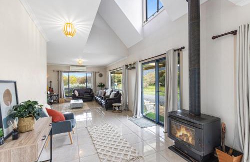Laharum House | Morningside farm house with Mountian views.