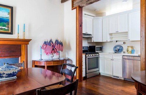 Northside District House | Morrison Cabin Offers The Finest Interiors, Unique History & Very Best Location