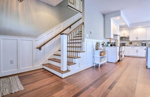Lovettsville House | Morrisonville Manor with Fire Pit and Hot Tub!