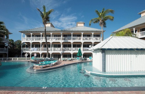 Colliers Bay Condo | Morritt's Tortuga Club Studio Unit Friday Check-In