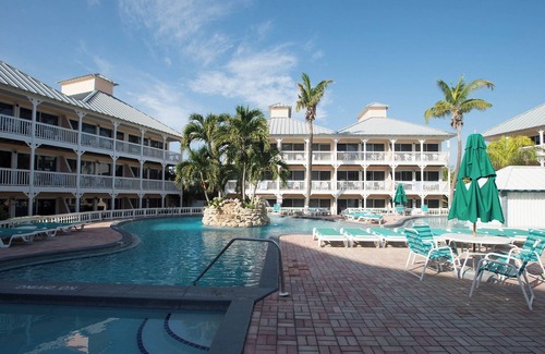 Colliers Bay Condo | Morritt's Tortuga Club Studio Unit Friday Check-In
