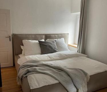 Uerzig Apartment | Mosel-Charm - Urige Dachgeschosswohnung - 3 Schlafzimmer für 6 Personen - Liebevoll renoviert & gemütlich