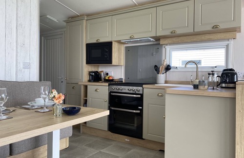 Holworth Cabin | Moselle - Creek Caravan Park Ringstead - Dog Friendly