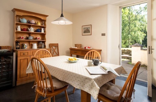 Biggar House | MOSSFENNAN HOUSE & ANNEXE - village of Broughton 3 miles, Peebles 14 miles.