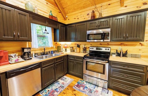 Mentone Cabin | Mossy Rock Retreat | Hot Tub, Fire Pit, Near Falls