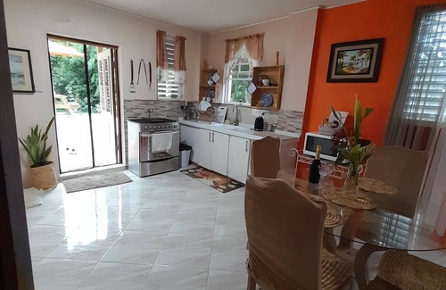 Saint Sylvans Apartment | MostRelaxingNatureRetreat/Super Quiet Space in Natural Tropical Forest