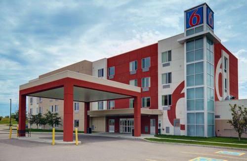 Airdrie Hotel | Motel 6 Airdrie