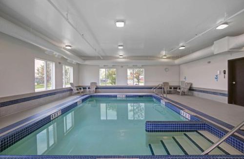 Airdrie Hotel | Motel 6 Airdrie