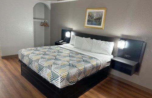 Alvarado Hotel | Motel 6 Alvarado TX