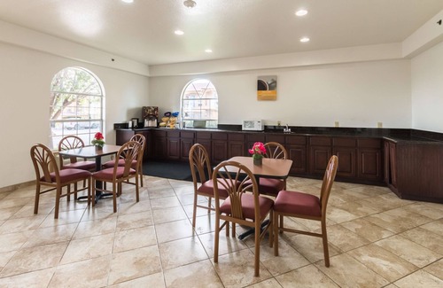 Alvarado Hotel | Motel 6 Alvarado, TX